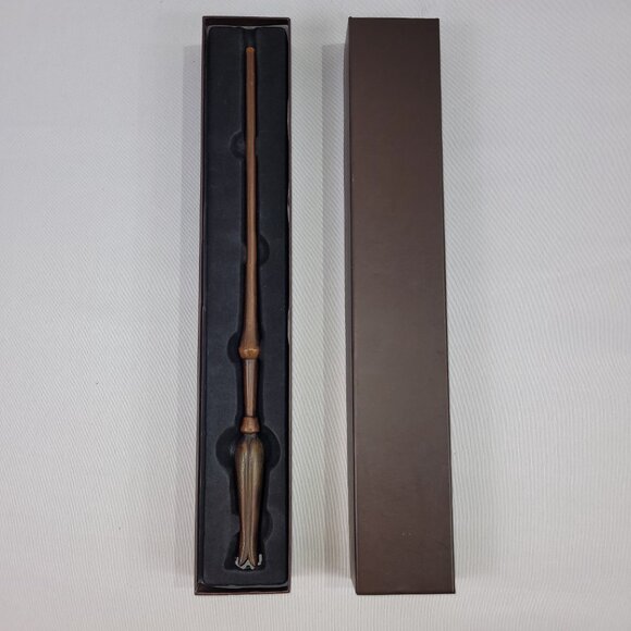 Luna Lovegood 13" Wand Wizarding World of Harry Potter Universal Orlando - Picture 1 of 3